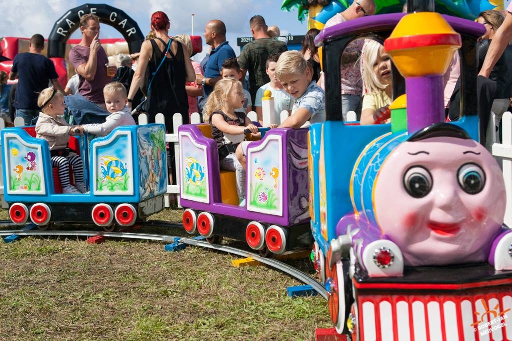 Van Rhijn bouw Kindermiddag in de Zanderij